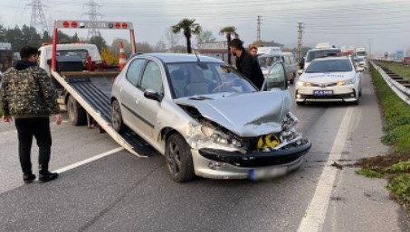sakarya-ya-gelen-minibus-kaza-yapti-17-yaralis1rlbez2qk