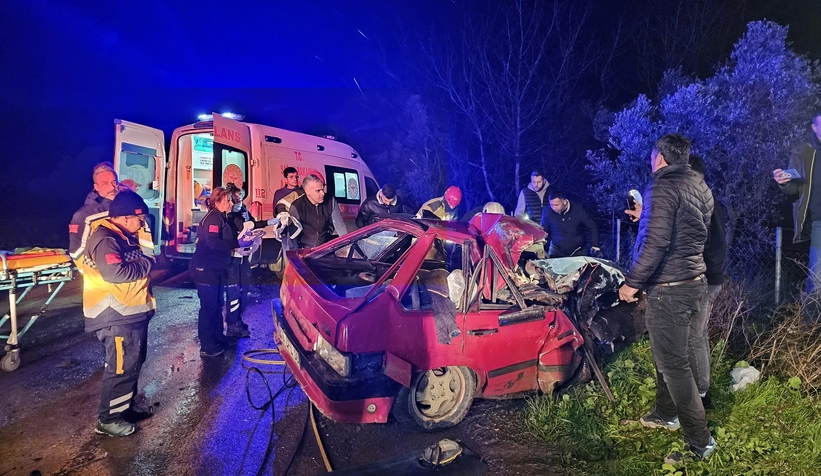 sakarya-ya-mandalina-getiren-tir-kaza-yapti-1-olu-2-yaraliohzvdmjhc2