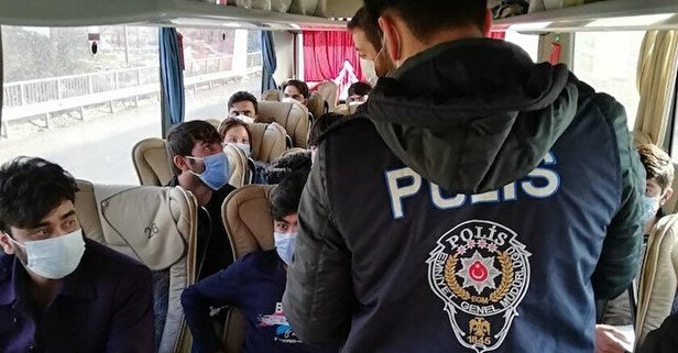 Sakarya'ya yola çıkan 16 düzensiz göçmen yakalandı