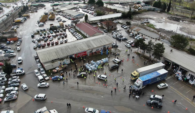 sakarya-yardimda-oncu-oldu-25-yardim-tiri-55-is-makinasi-ve-124-personelk296citkc3