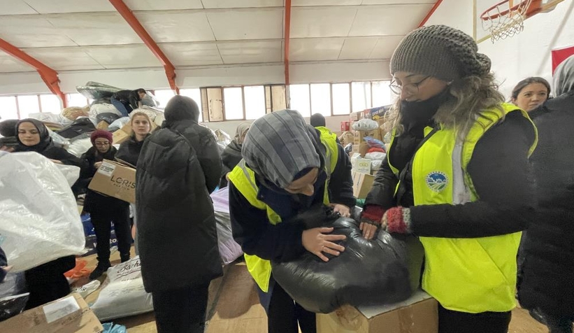 sakarya-yardimda-oncu-oldu-25-yardim-tiri-55-is-makinasi-ve-124-personelk296citkc3