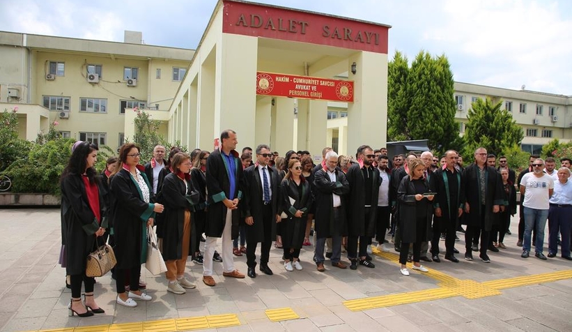 sakaryada-avukatlar-oldurulen-meslektaslari-icin-toplandiwjlvwddyul