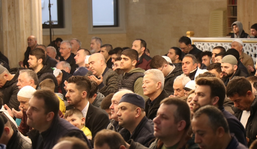 Sakarya’da bayram namazı kıldırdı