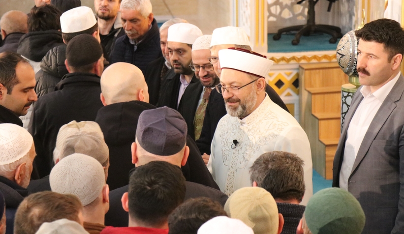 Sakarya’da bayram namazı kıldırdı