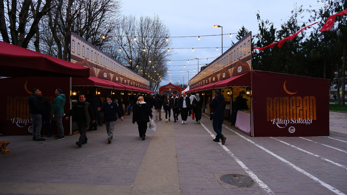 Sakarya’da bir Ramazan klasiği Kitap Sokağı kapılarını açtı