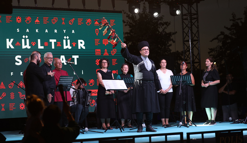 Sakarya’da  Kafkas ve İç Anadolu’nun zengin kültürüyle şölen gibi akşam