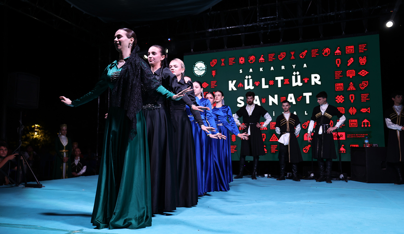 Sakarya’da  Kafkas ve İç Anadolu’nun zengin kültürüyle şölen gibi akşam