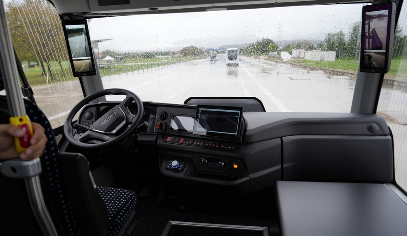 Sakarya’da üretilen ilk otonom minibüs görücüye çıktı