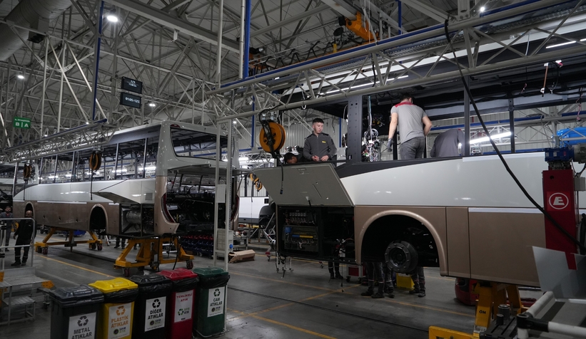 Sakarya’da üretilen ilk otonom minibüs görücüye çıktı