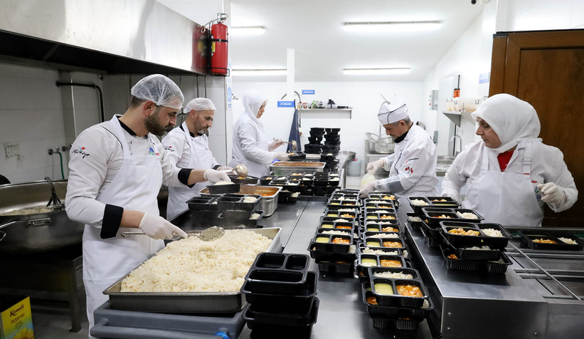 Sakarya’da yüzlere tebessüm olan en lezzetli yemekler bu kazanda pişiyor