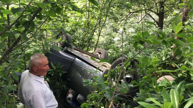 Sakaryalı ailenin otomobili uçuruma yuvarlandı: 5 yaralı