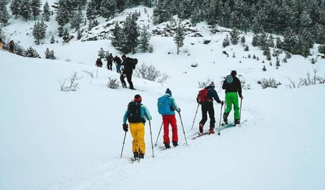 sakaryali-kayak-antrenoru-cig-altinda-kalarak-hayatini-kaybettiueormxzvbt