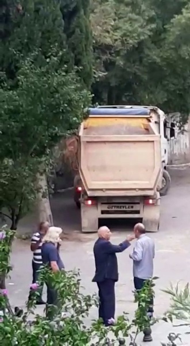 Sakaryalı patron çalışanlarını tokatladı