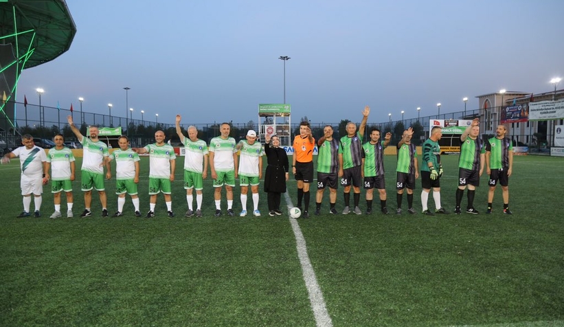 Sakaryalı siyasetçiler dostluk maçı yaptı