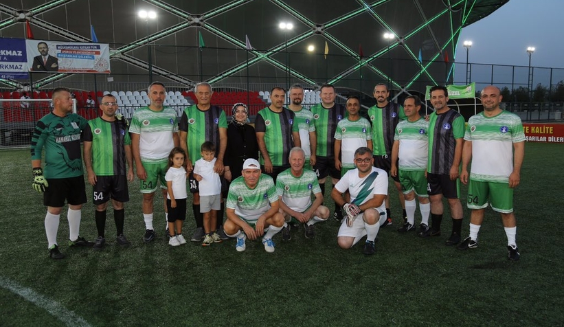 Sakaryalı siyasetçiler dostluk maçı yaptı