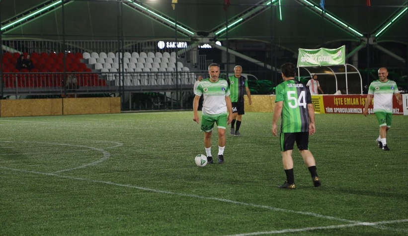Sakaryalı siyasetçiler dostluk maçı yaptı