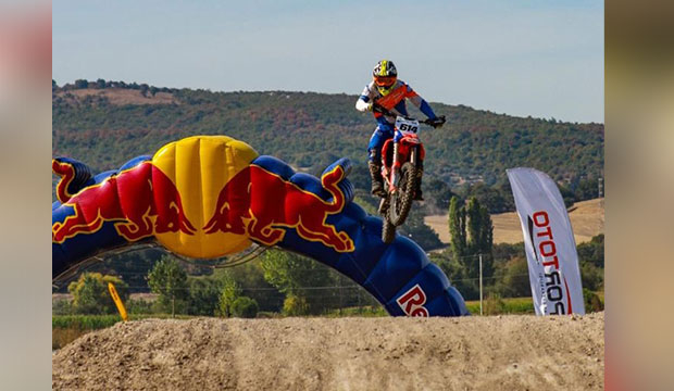 Sakaryalı sporcudan Motokros Şampiyonası'nda ikincilik