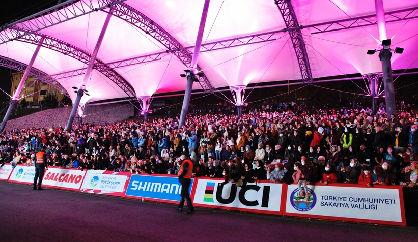 sakaryalilar-konser-icin-vadiye-akin-ettirujjz3nsvw