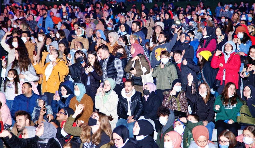 sakaryalilar-konser-icin-vadiye-akin-ettirujjz3nsvw