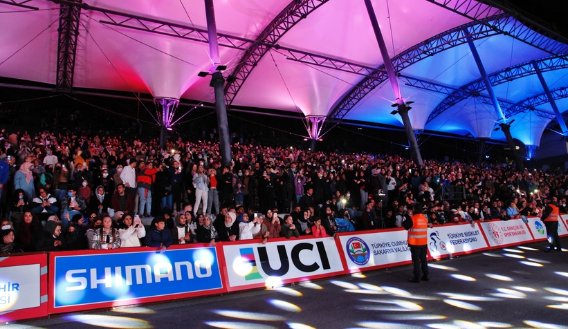 sakaryalilar-konser-icin-vadiye-akin-ettirujjz3nsvw