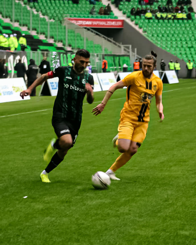 sakaryaspor-bayburt-u-tahir-ile-gectin2izm205un