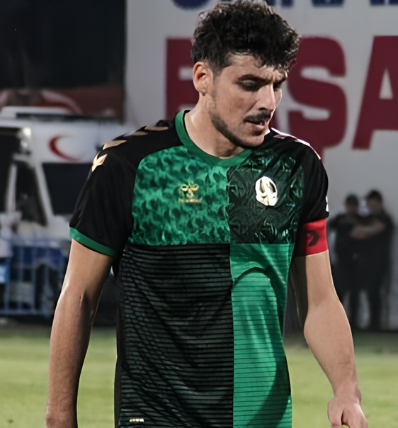 sakaryaspor-da-kaptan-takimdan-ayrildiwjzxuuttsu