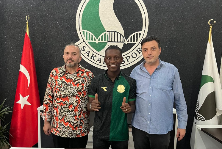sakaryaspor-fildisili-oyuncuyu-transfer-ettiavbvefv6dg