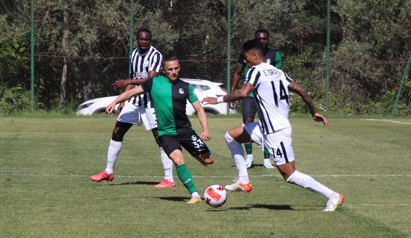 sakaryaspor-hazirlik-macinda-1-1-berabere-kaldiefvoeejsww