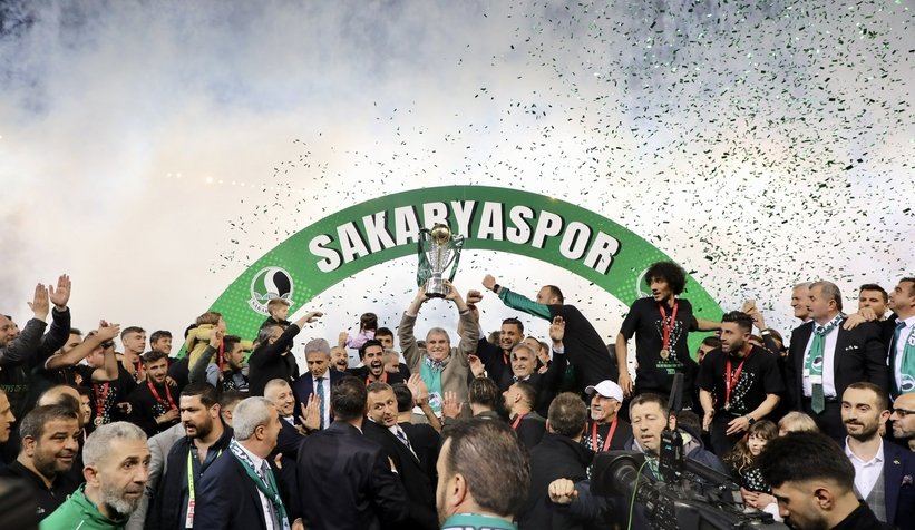 Sakaryaspor kupasına kavuştu