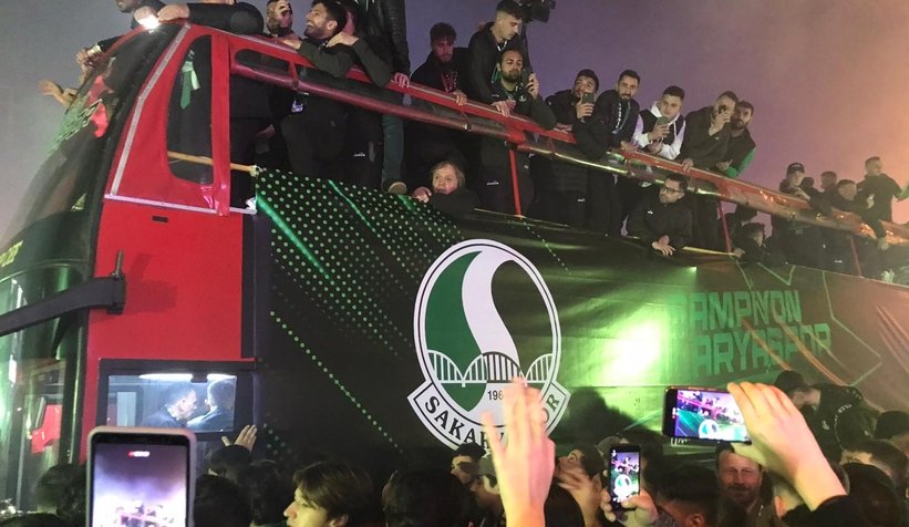 Sakaryaspor şampiyonluk turu attı