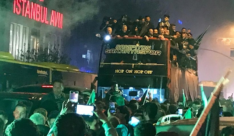 Sakaryaspor şampiyonluk turu attı