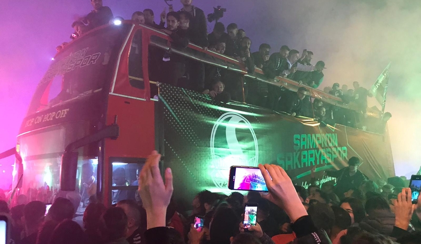 Sakaryaspor şampiyonluk turu attı