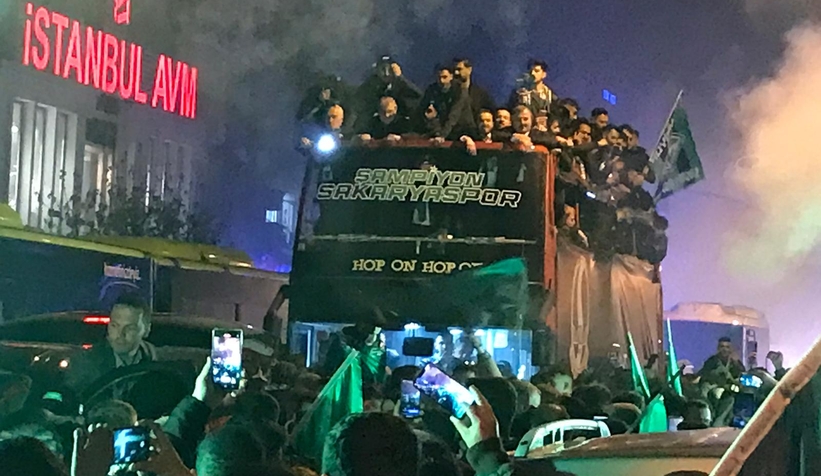 Sakaryaspor şampiyonluk turu attı