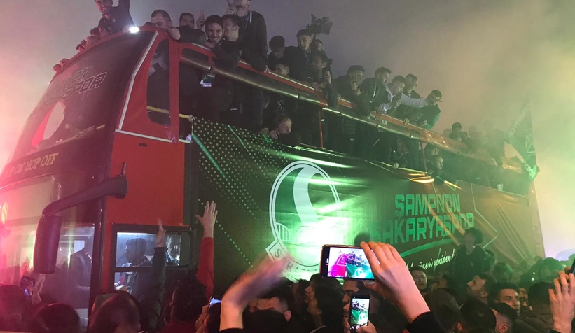 Sakaryaspor şampiyonluk turu attı