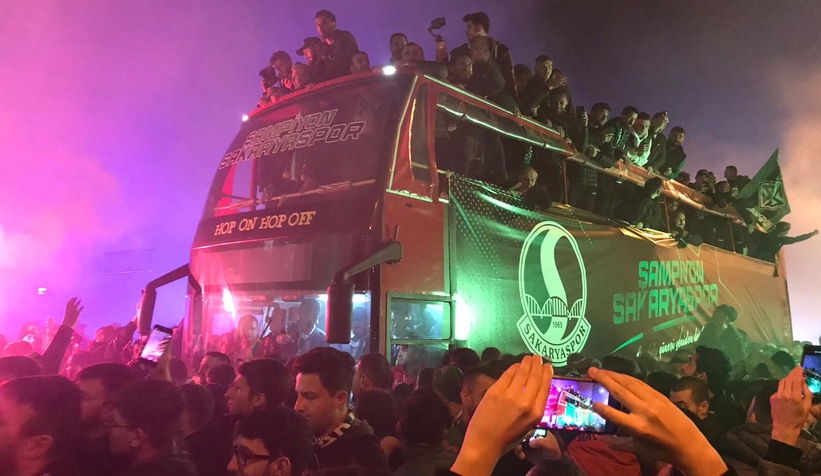 Sakaryaspor şampiyonluk turu attı