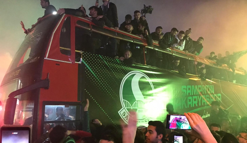 Sakaryaspor şampiyonluk turu attı