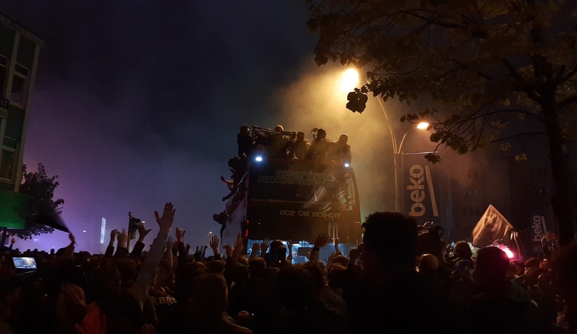 Sakaryaspor şampiyonluk turu attı