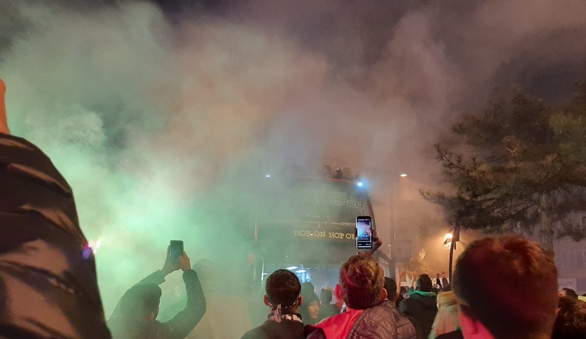 Sakaryaspor şampiyonluk turu attı