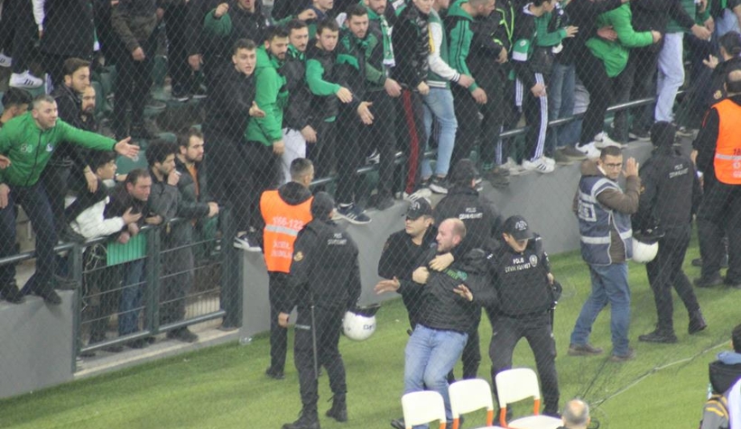 sakaryaspor-tribununde-gerginlikszk2agtrn1