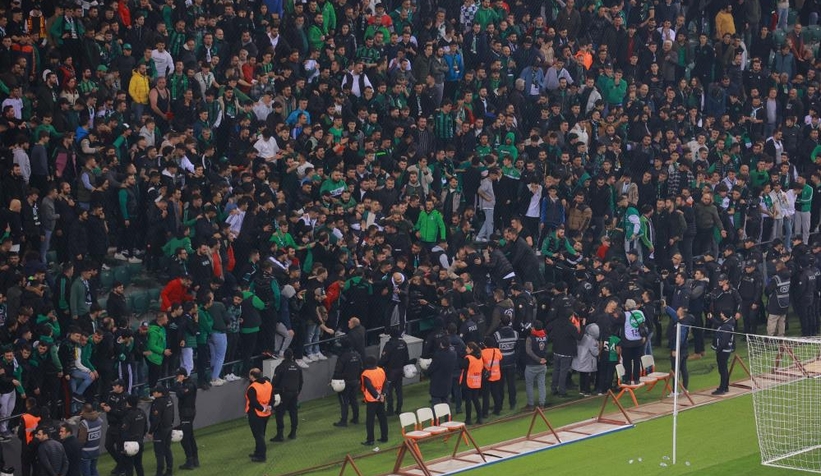 sakaryaspor-tribununde-gerginlikszk2agtrn1