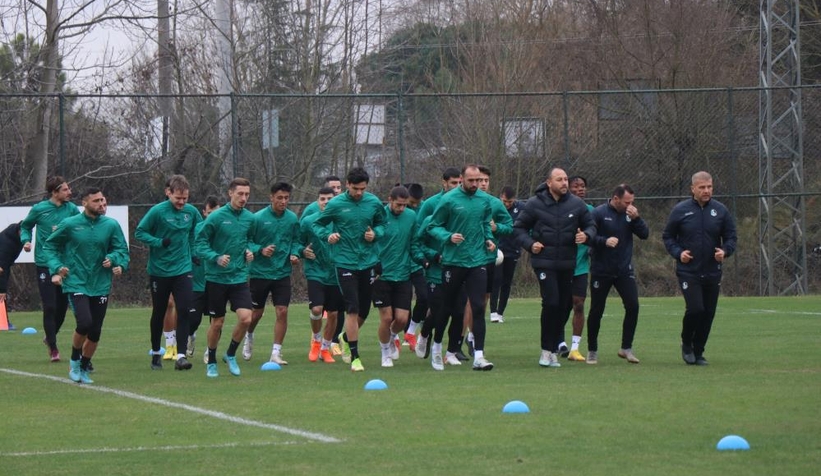 sakaryaspor-tuzlaspor-mesaisine-devam-ediyorqxnenmm5dx