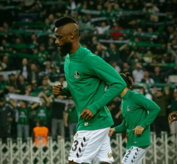 Sakaryaspor'u FİFA'ya şikayet etti