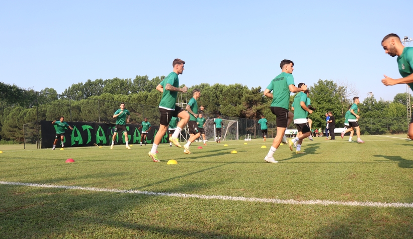 sakaryaspor-yeni-sezon-hazirliklarina-devam-ettiogxgnwtvbm