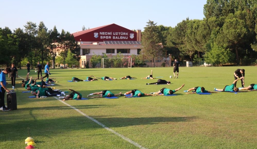 sakaryaspor-yeni-sezondaki-calismalarini-surduruyorqnq0vit4bx