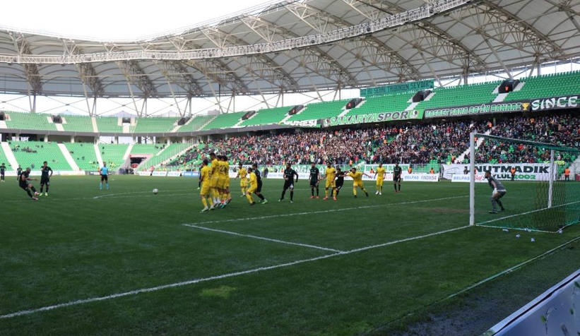 sakaryaspor-zirveye-gozu-diktirndtu3fmbs