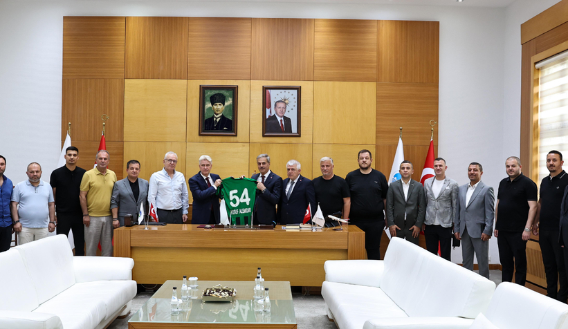 sakaryasporun-yeni-yonetiminden-yusuf-alemdara-ziyaretd1cywmpqsj