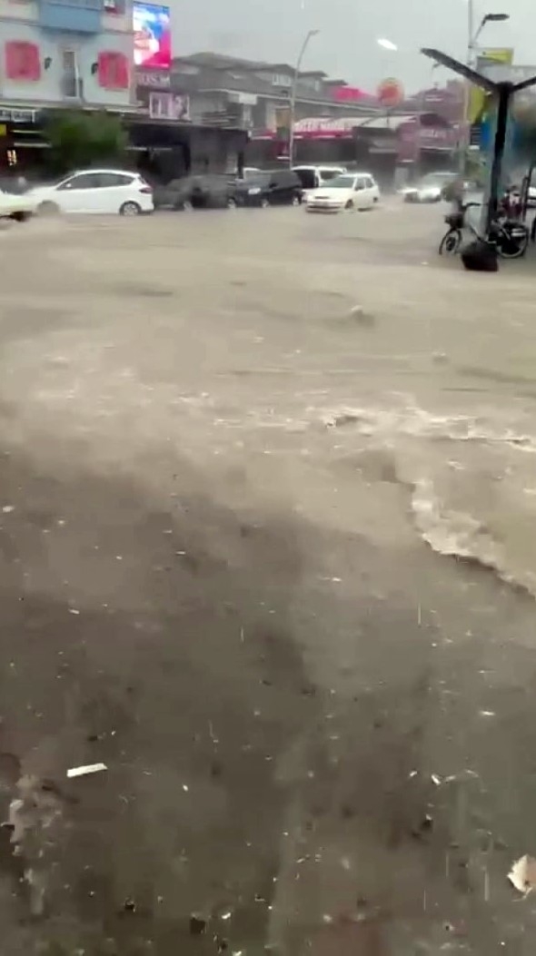 Sakarya’yı sağanak vurdu