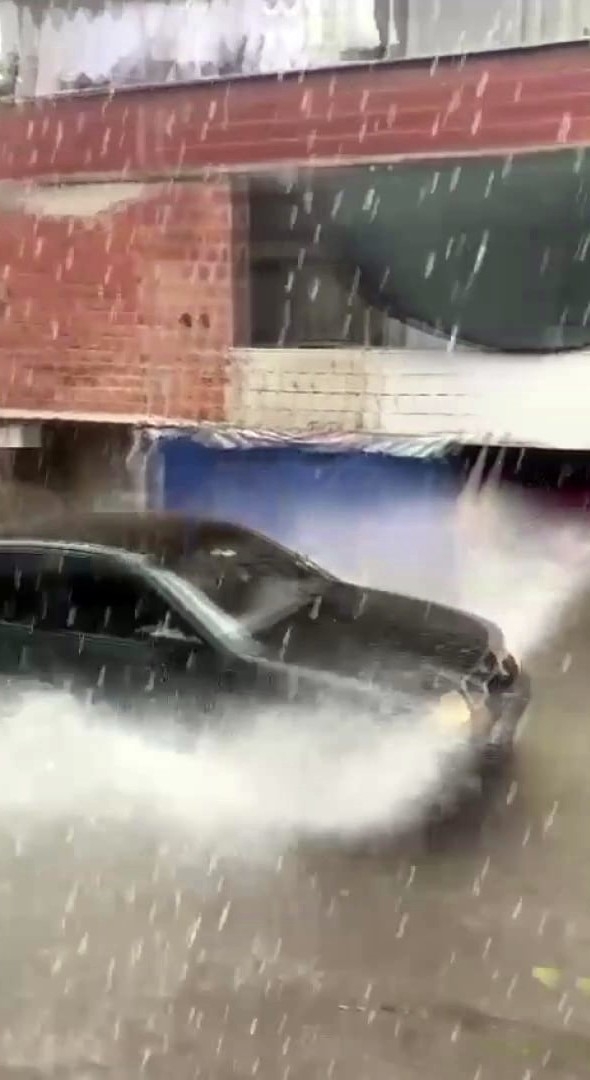 Sakarya’yı sağanak vurdu