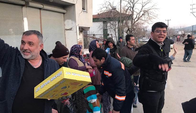 saktim-2-hayir-sever-tarafindan-alinan-konteyner-evi-depremzede-cifte-teslim-ettidth1b1krah