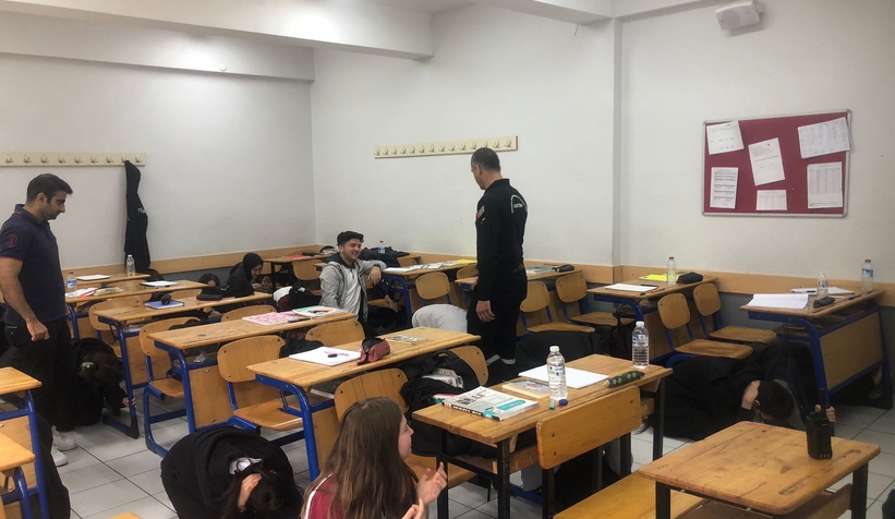 saktim-lise-ogrencilerine-deprem-ve-yangin-guvenligi-egitimi-verdidkfnedbkbj